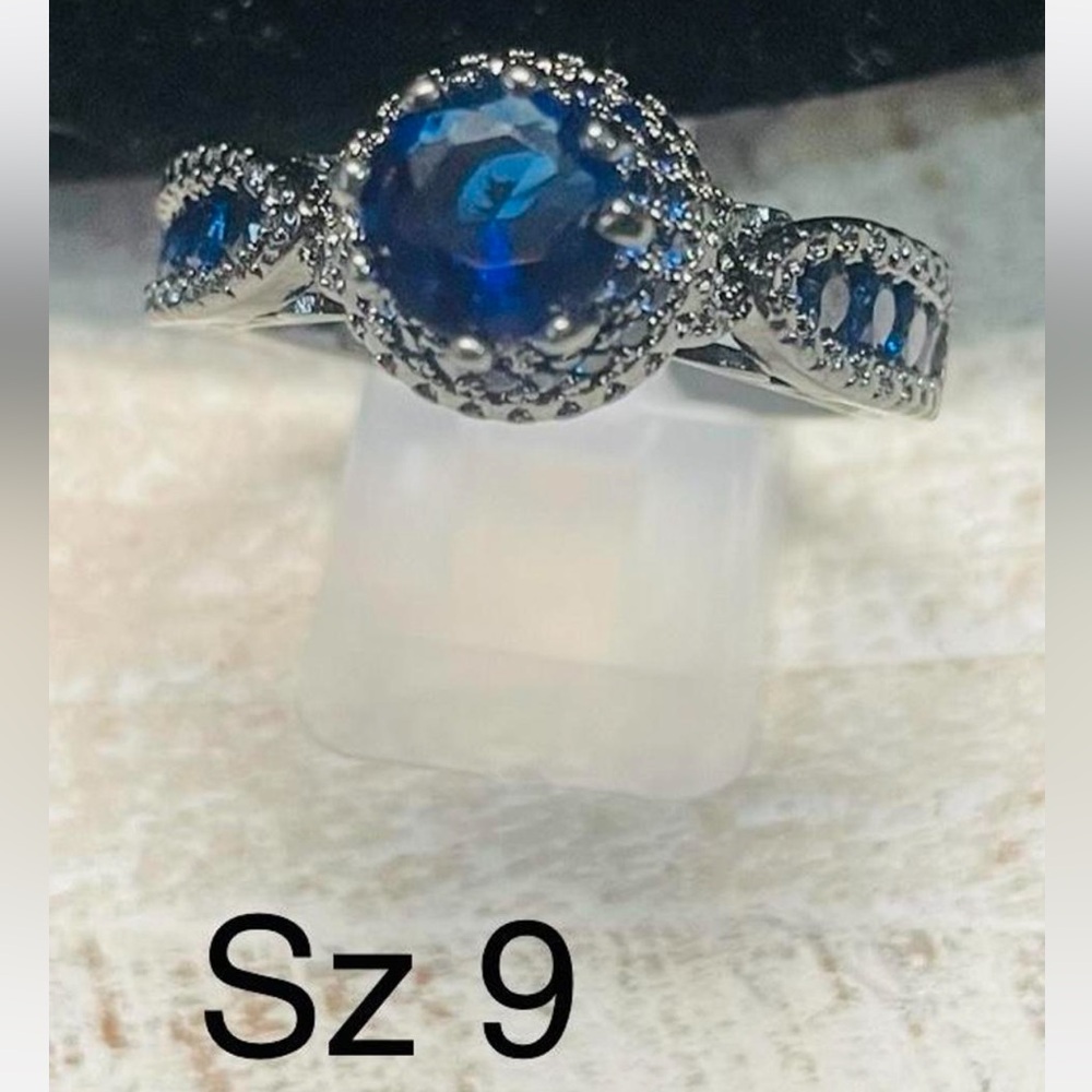 Elegant Blue and Silver Women's Ring
